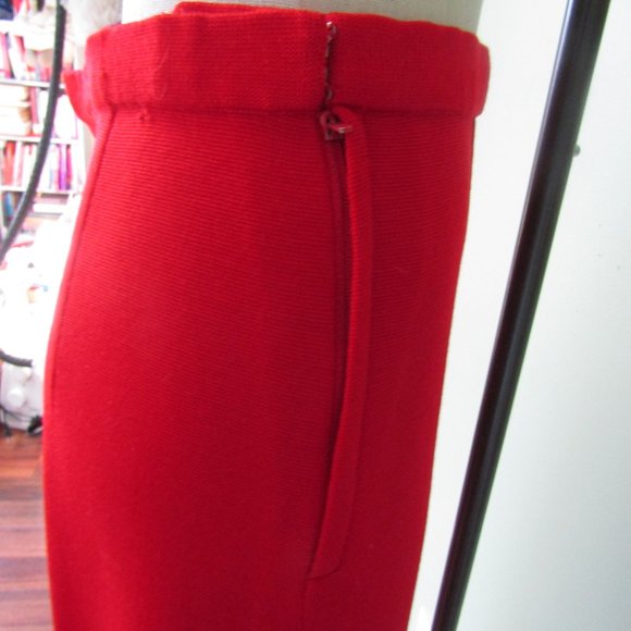 VINTAGE 1970'S RED KNIT 2 PC. SUIT W/ SEQUINS & BEADWORK / 38" BUST MEASURE - Picture 14 of 16